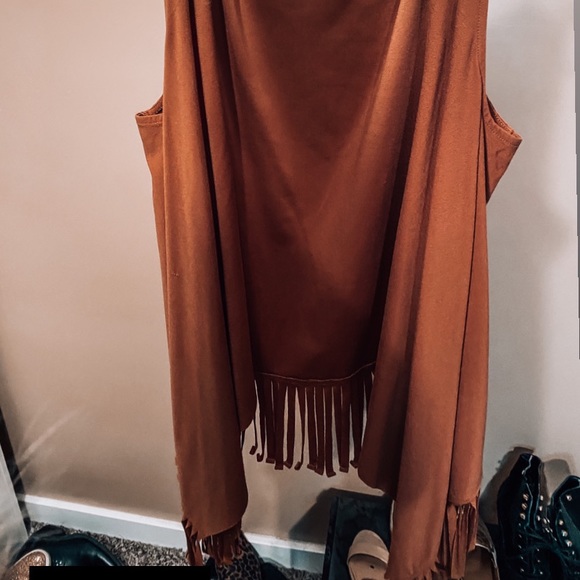 Velvet Fringe Vest - Picture 2 of 2